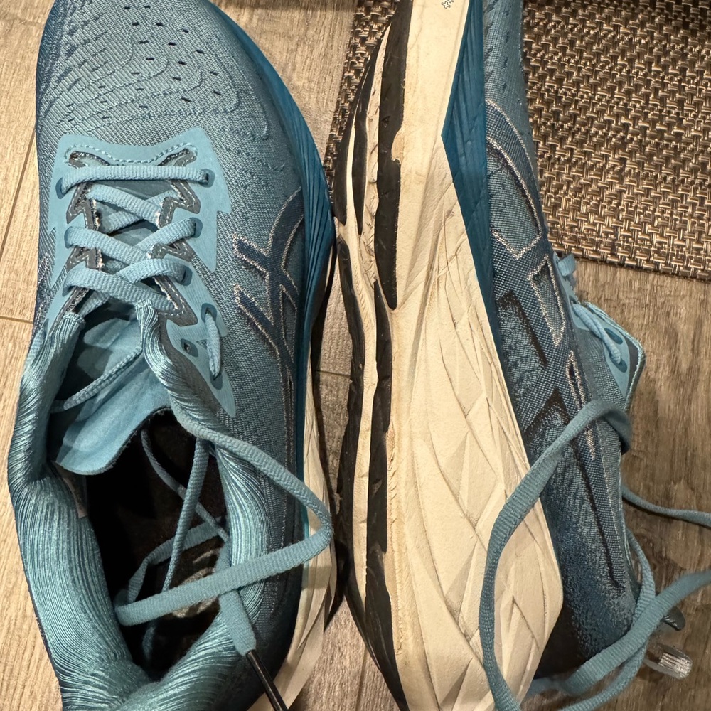 ASICS Men’s Novablast 4 Running Shoes